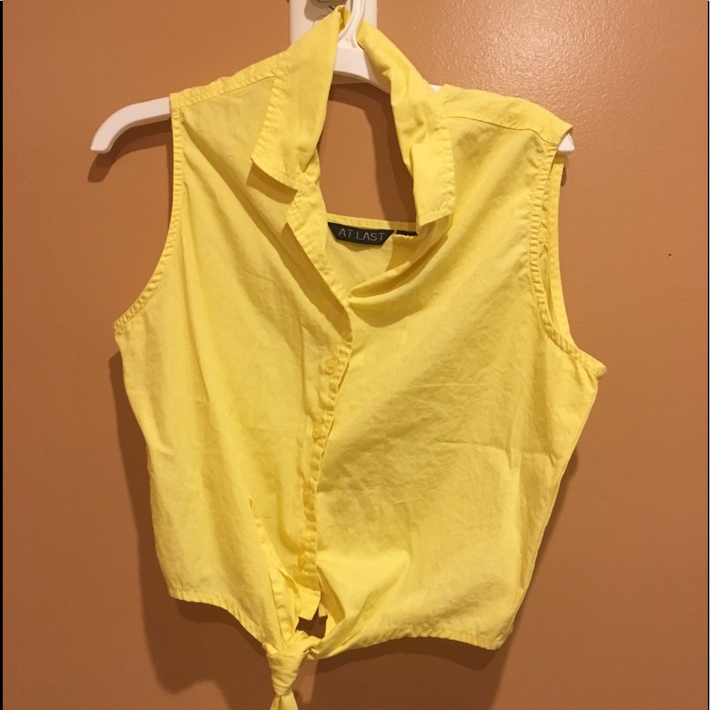 Yellow button up sleeveless key hole back
